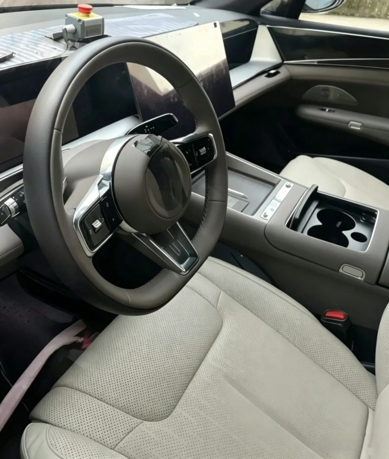 BYD,  sedan anh 2