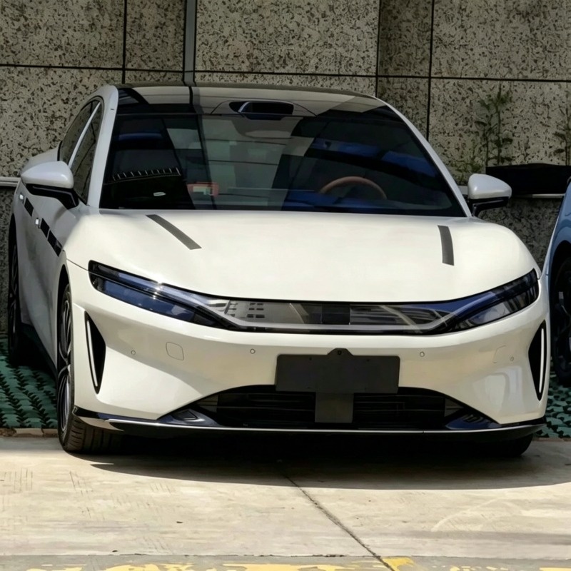 BYD,  sedan anh 1