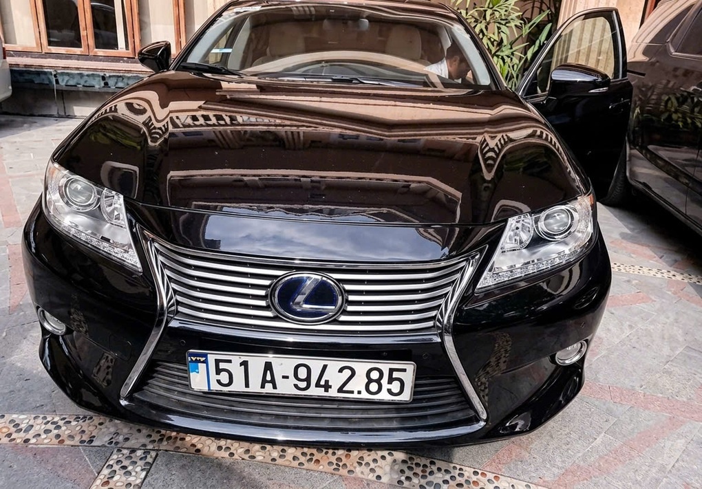 Chiếc Lexus đấu giá 'ế' của bà Trương Mỹ Lan, giảm còn 635 triệu