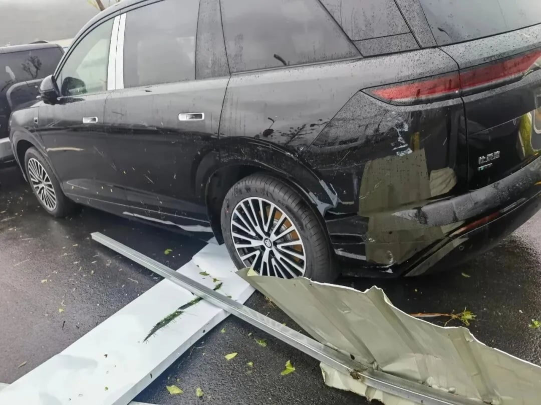 Nhà máy BYD gặp bão, lô xe sắp giao khách hư hỏng toàn bộ