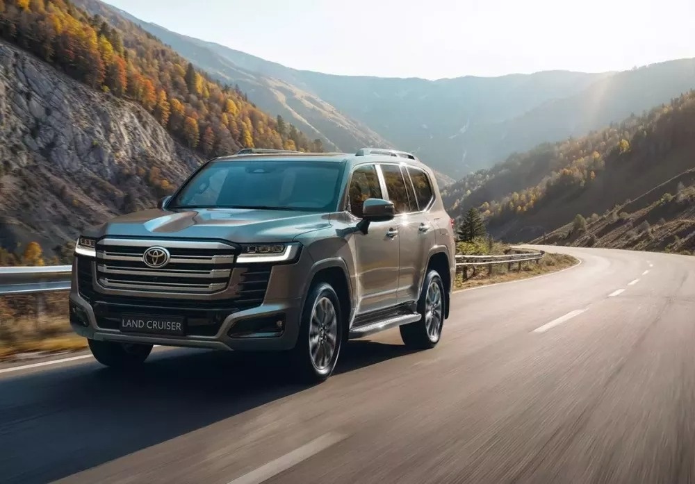 Toyota Land Cruiser Hybrid chốt giá ở Việt Nam, đắt hơn bản máy xăng