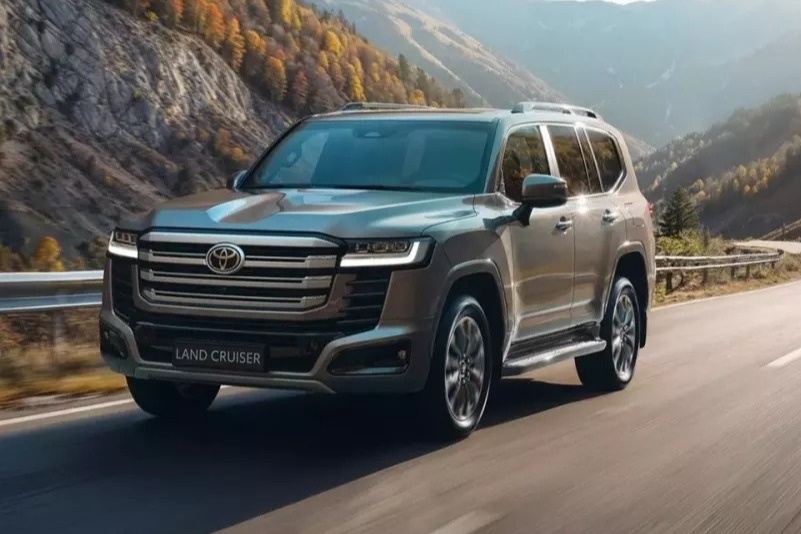 Toyota Land Cruiser 300 Hybrid cập bến Indonesia, đại lý Việt nhận cọc