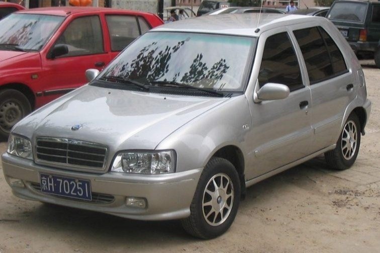 Những chiếc xe 'dột nước mưa' bị nghiền nát của Geely