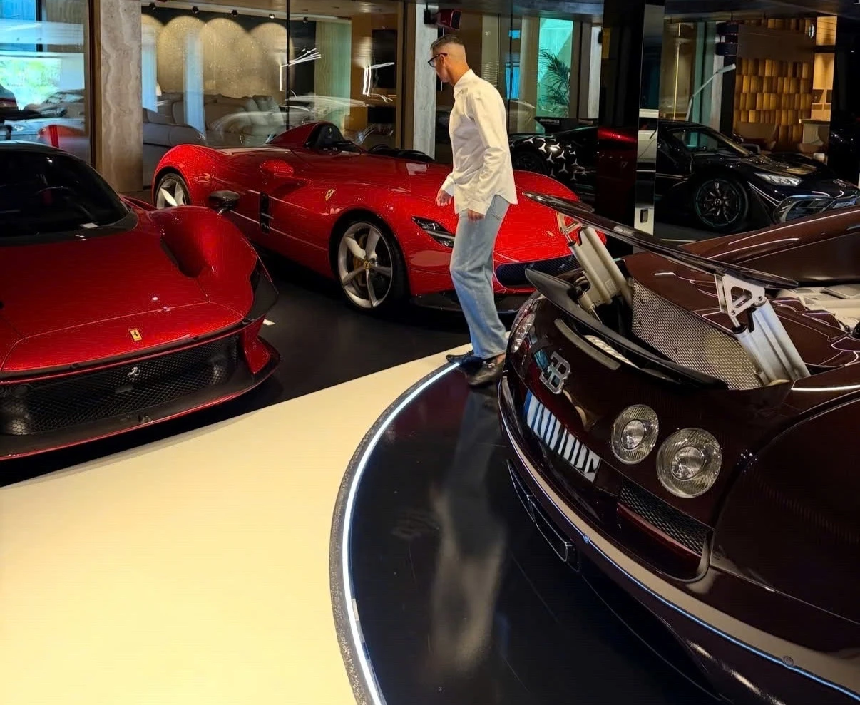 Cristiano Ronaldo,  si&ecirc;u xe ảnh 1