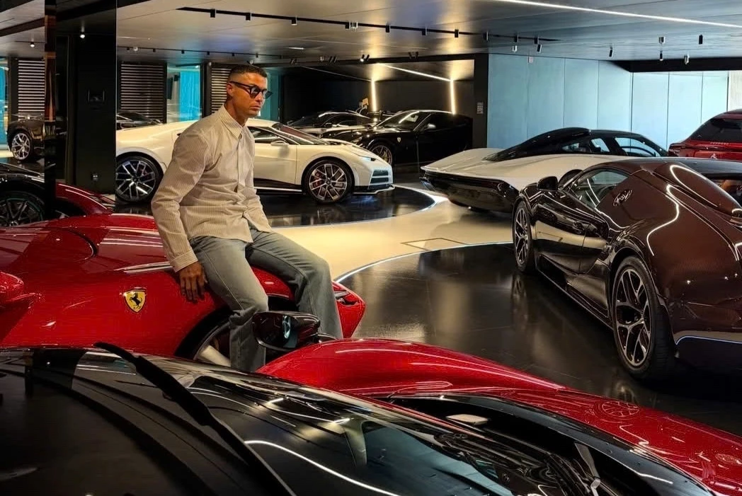 Cristiano Ronaldo,  si&ecirc;u xe ảnh 2