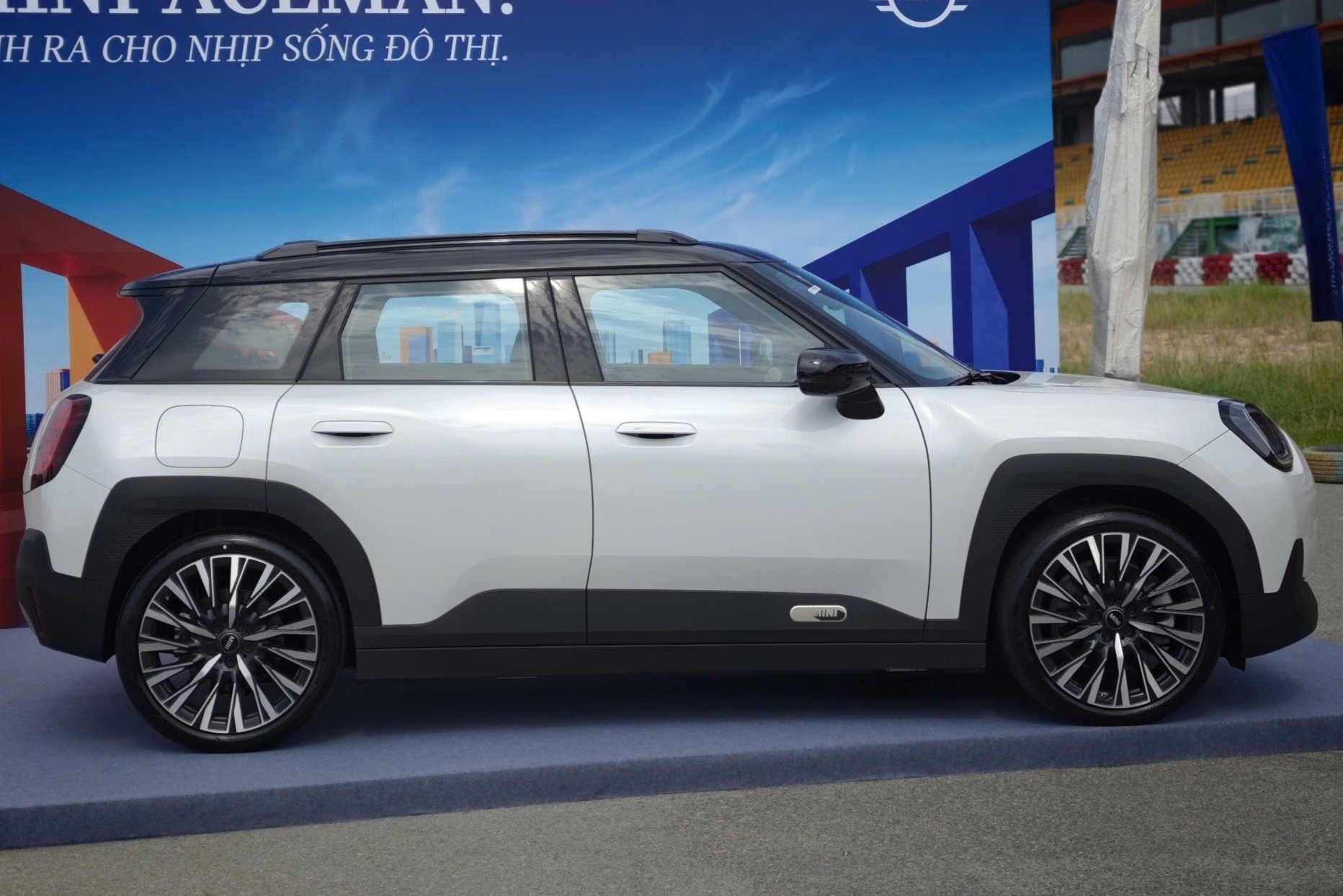 Mini,   ảnh 2