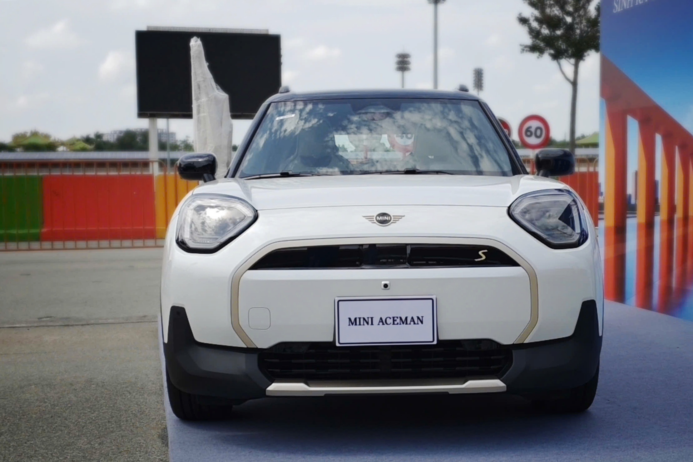 Mini,   ảnh 3