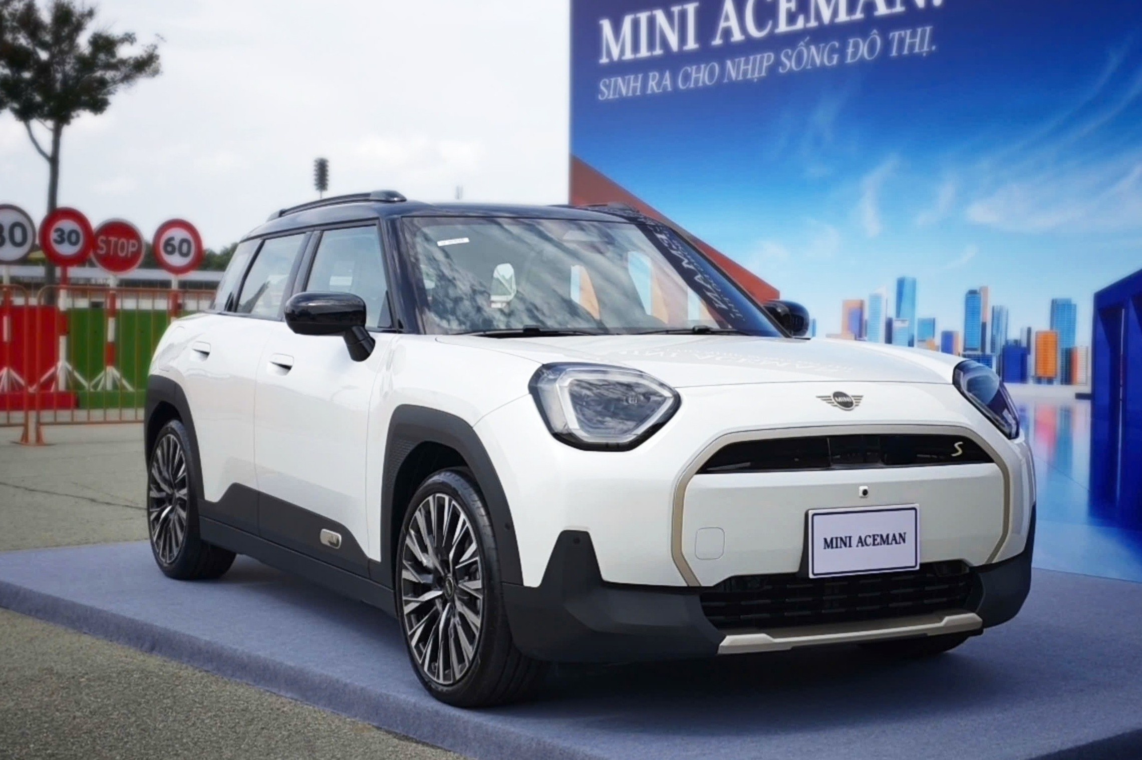 Xe điện châu Âu tiền tỷ Mini Aceman có gì đặc biệt?