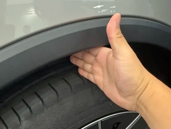 Tesla,  xe điện ảnh 2