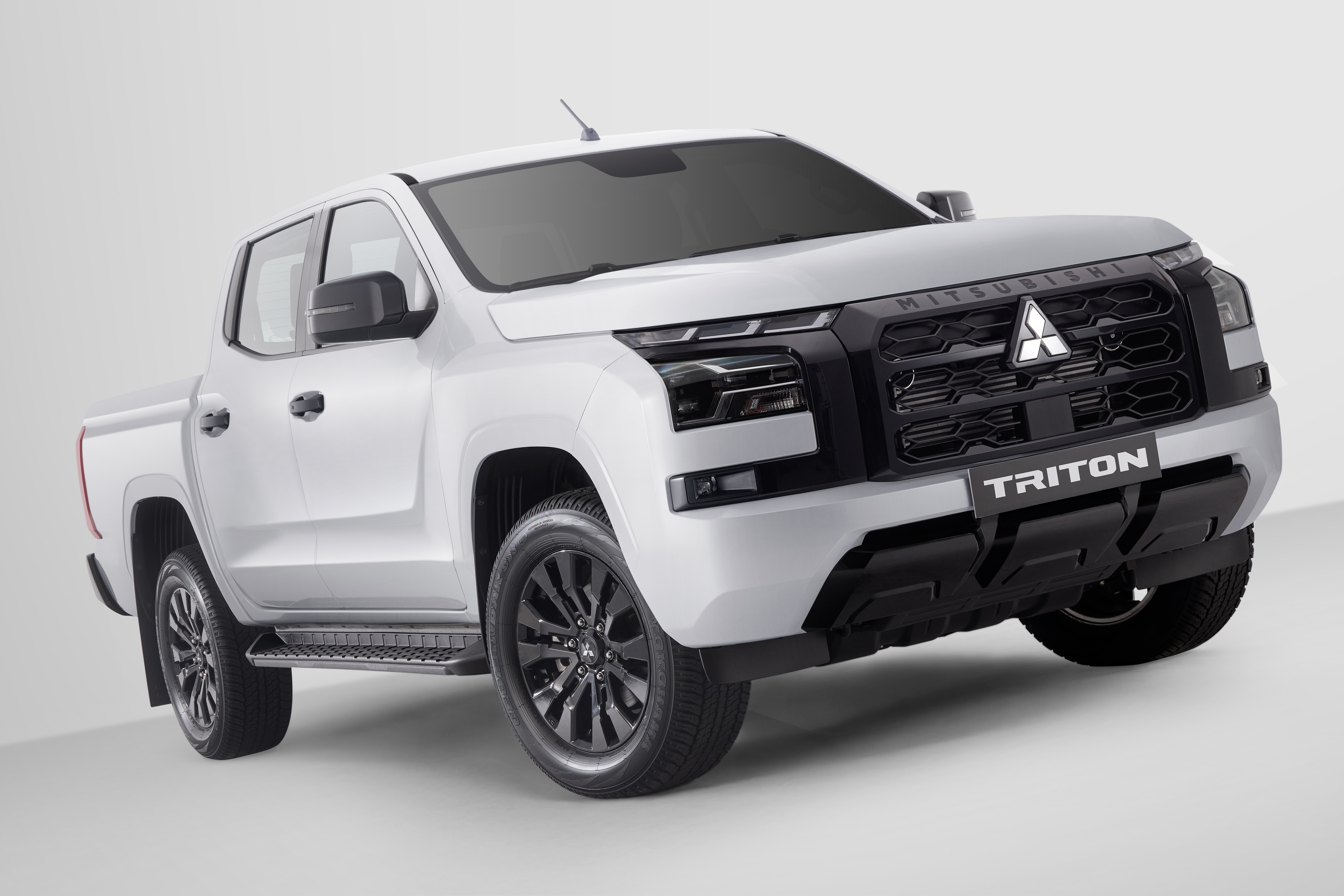 Vừa có doanh số kỷ lục, bán tải Mitsubishi Triton có ngay bản mới
