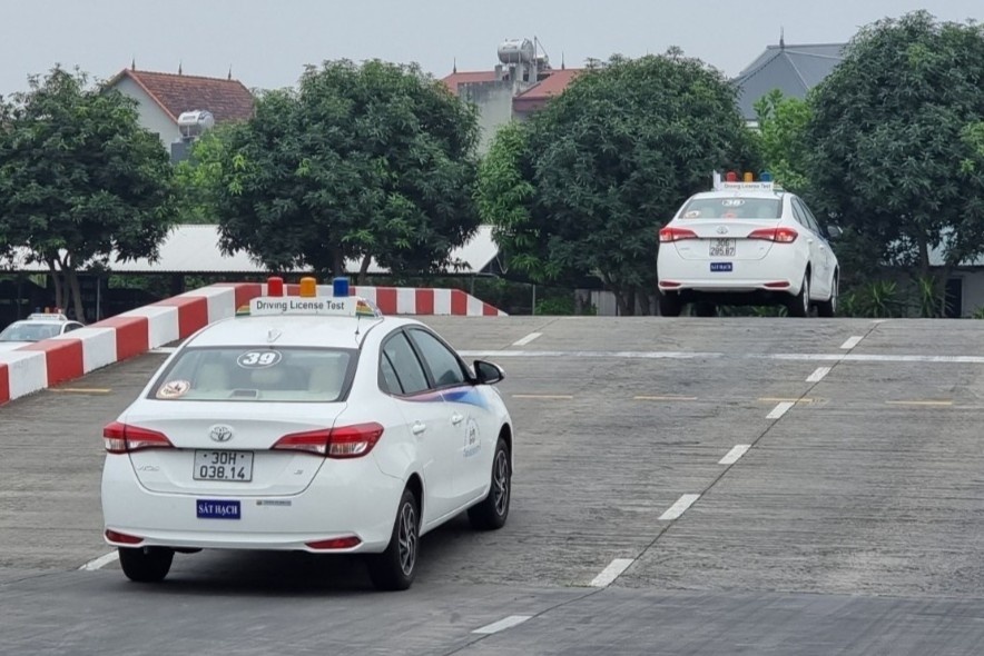 Xe tập lái gây cản trở giao thông thế nào?