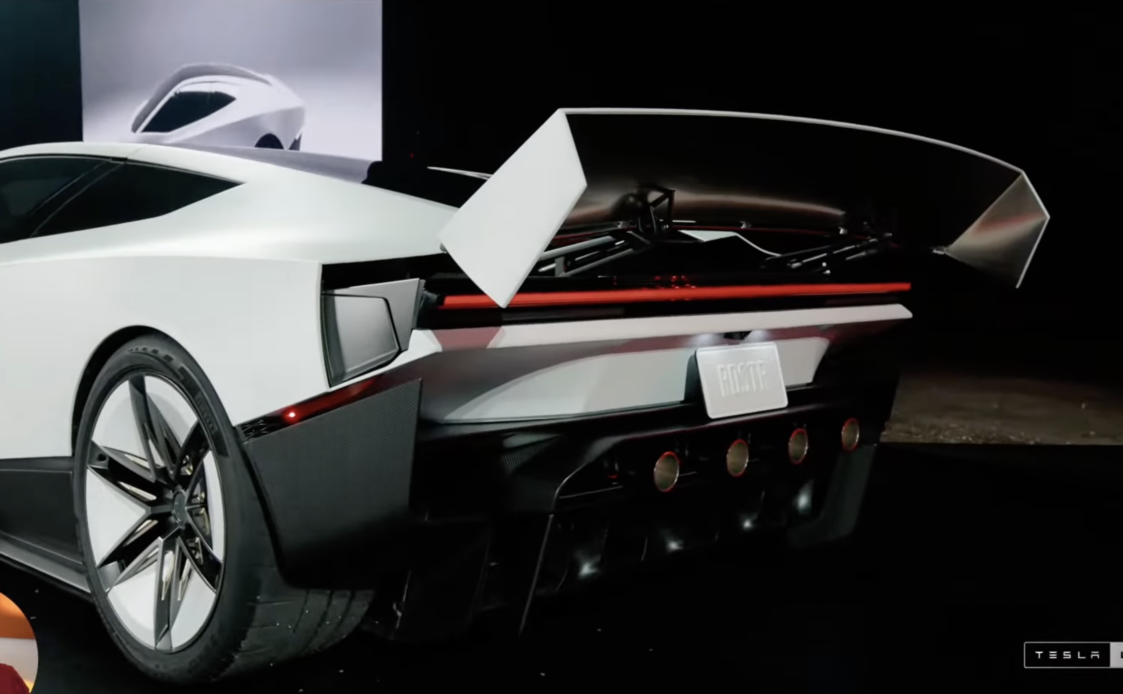 Lý do Tesla Roadster vẫn là mẫu xe 'phi thực tế'