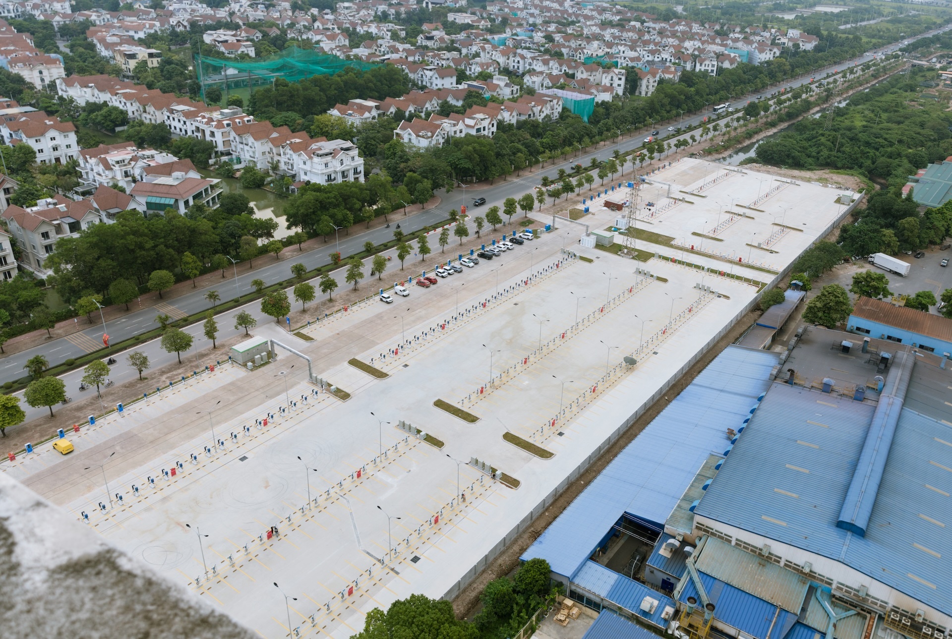 Trạm sạc cùng lúc hơn 1.000 xe điện tại Hà Nội đi vào hoạt động