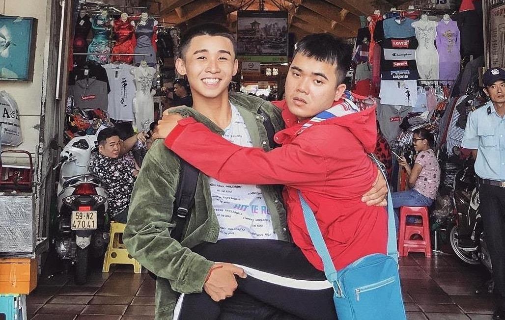Dan mang thich thu voi bo anh 'anh chang met moi' du lich khap Sai Gon hinh anh