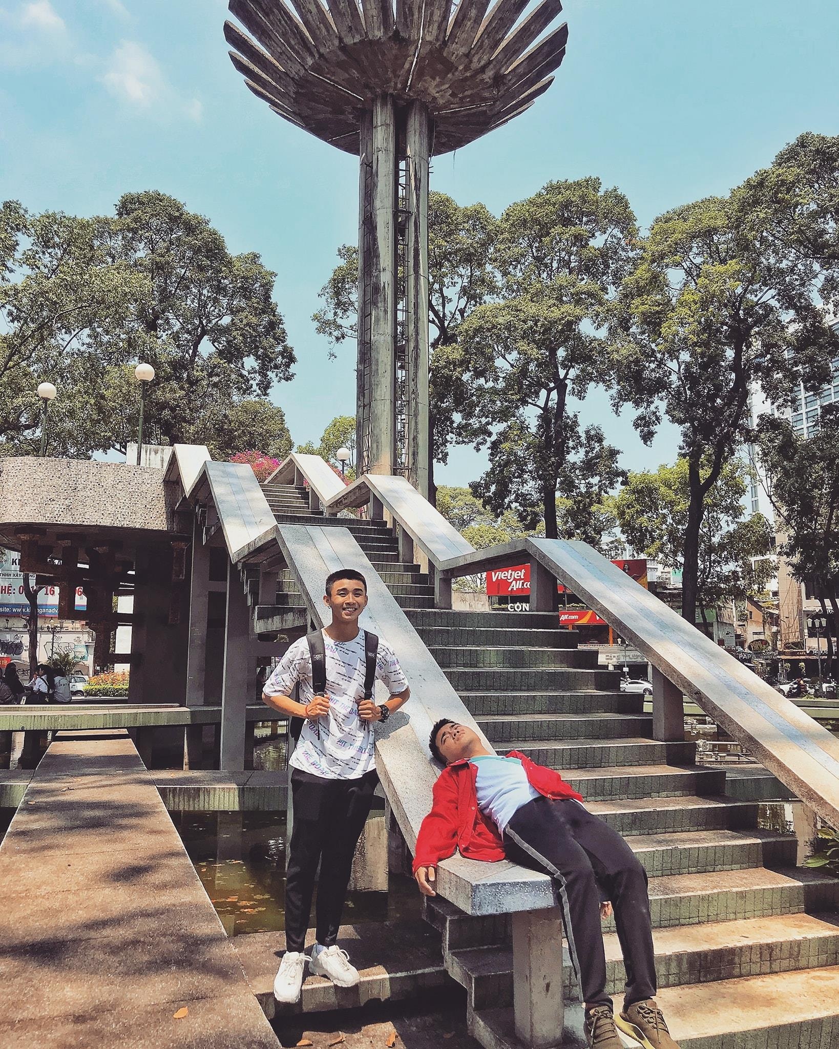 chang trai chup anh khap Sai Gon anh 2