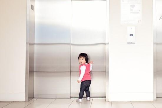 7 dieu can day tre de tranh bi sam so khi chi co mot minh hinh anh