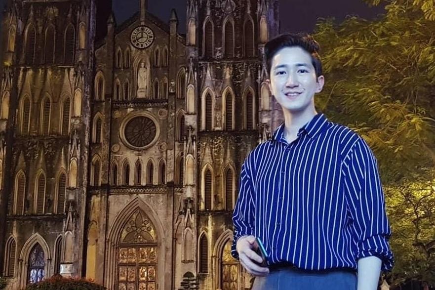 Phong vien Han 'gay bao' o Ha Noi: 'Toi da tro lai tham Viet Nam' hinh anh