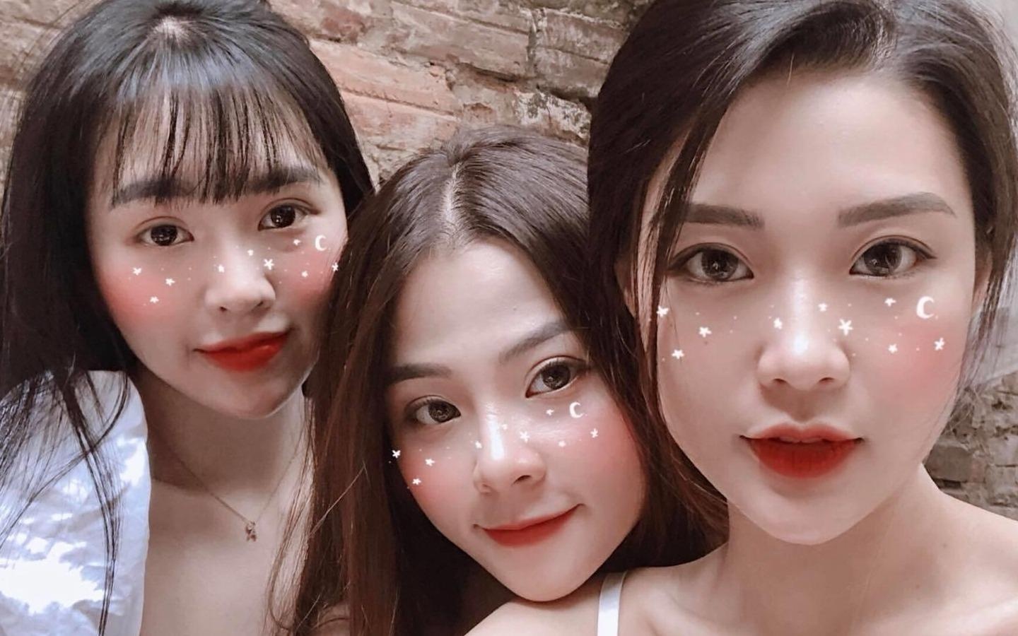 Nhan sac hoi chi em hot girl xuat hien o le an hoi cua Rhymastic hinh anh