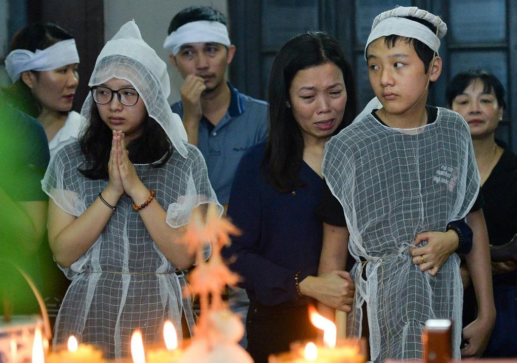 Hoc sinh tu ky mat me trong tai nan ham Kim Lien duoc tai tro an hoc hinh anh