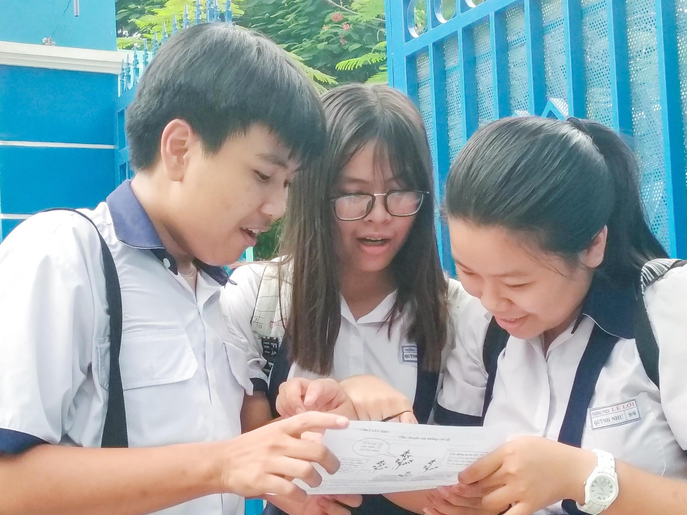 Tac pham 'Chiec luoc nga' vao de Ngu van lop 10 tai Da Nang, Hai Duong hinh anh