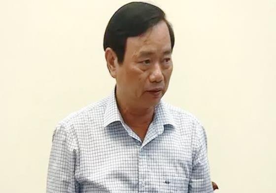 Thi sinh quy goi khoc nuc no o truong thi duoc giam doc so xin loi hinh anh