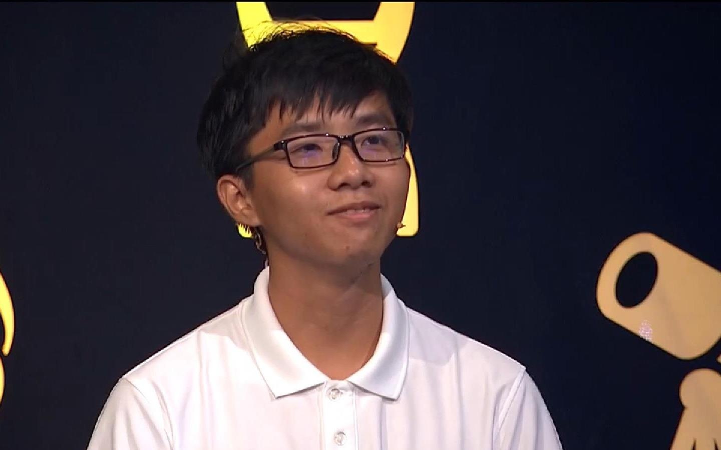 'Chang trai ky luc' Ba Vinh nhan kem hon 2 doi thu o chung ket Olympia hinh anh