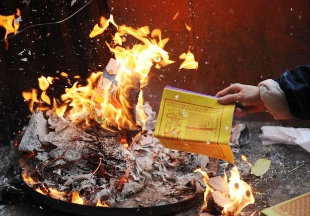 Con thi dai hoc, phu huynh dot vang ma cung truoc cong truong hinh anh