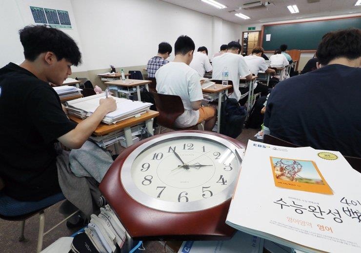 áp lực thi đại học ở Hàn Quốc ảnh 1 ap luc thi dai hoc o Han Quoc anh 1