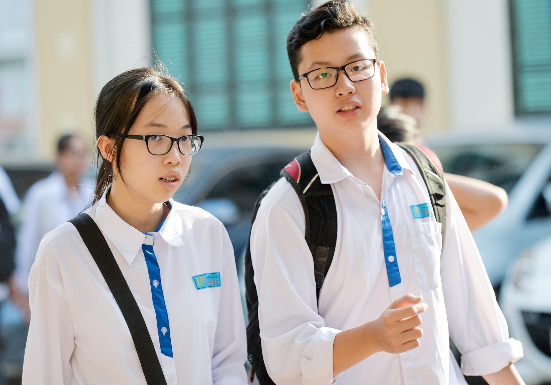 Ban khoan chuyen chon truong cong, tu hinh anh