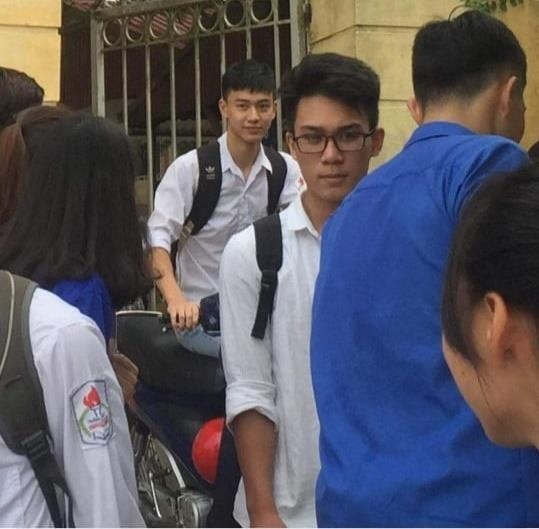 nam sinh đẹp trai bị chụp lén ảnh 1 nam sinh dep trai bi chup len anh 1