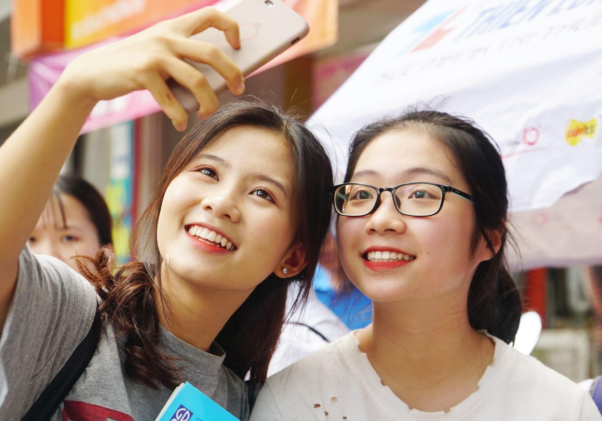 10 dai hoc o TP.HCM cong bo diem chuan 2019 hinh anh