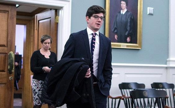 Cong tu nha giau My chi 'di tu cho co' du hiep dam, gay chet nguoi hinh anh