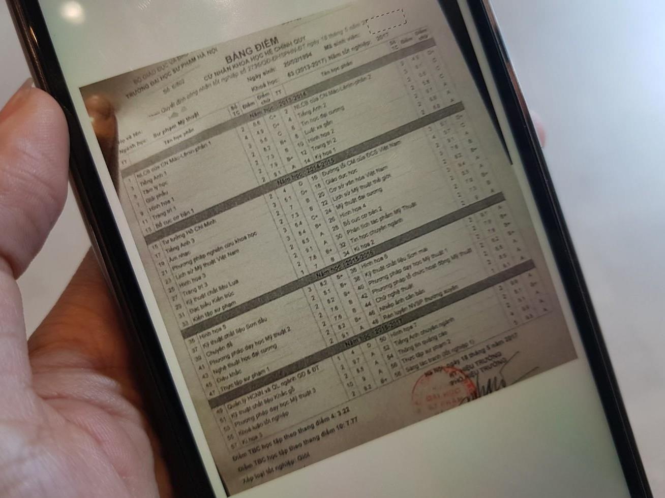 DH Su pham trao bang tot nghiep loai gioi roi thu lai, phat bang kha hinh anh