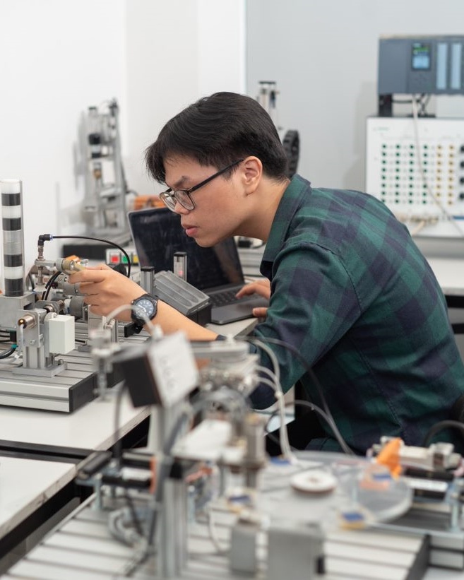 Tre nhat cong ty anh 3