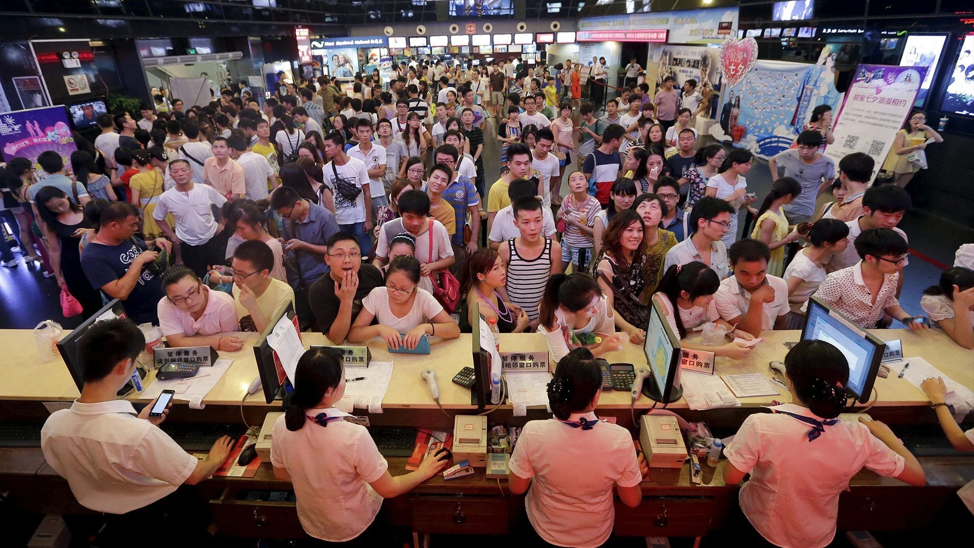 Dan Trung Quoc phan no khi 37 tuoi da bi goi la nguoi gia hinh anh