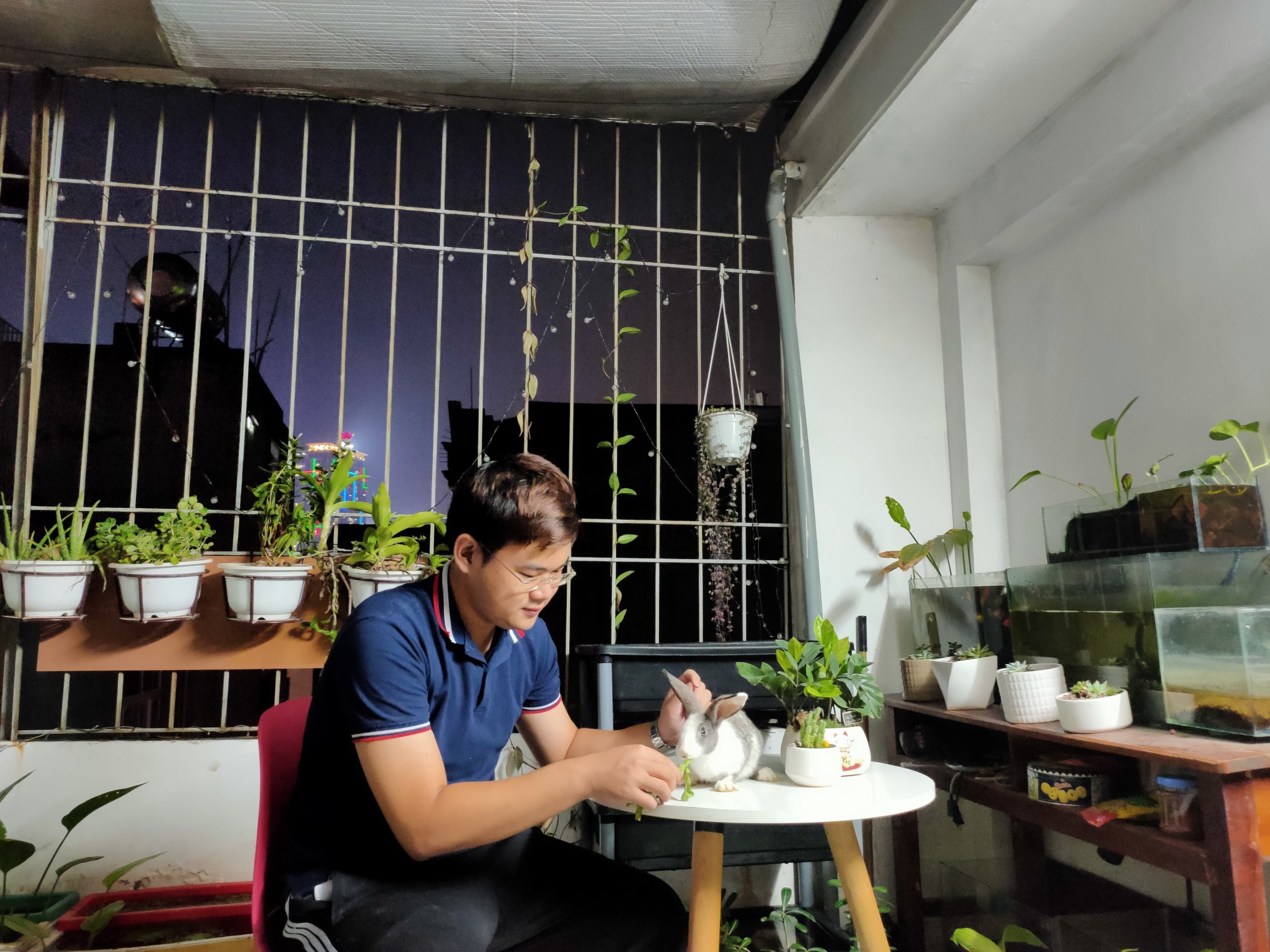 nguoi tre song mot minh anh 5