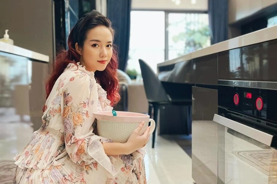 Nghien do nha bep khong kem trang suc, tui hieu hinh anh