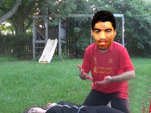 Video che 'con quy hut mau' Luis Suarez hinh anh