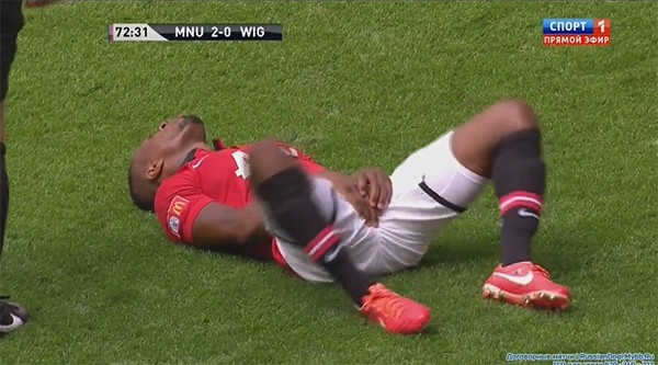 Evra nam guc khi bi sut trung cho kho noi hinh anh