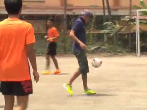 Neymar the hien ky thuat choi bong tai Kuala Lumpur hinh anh