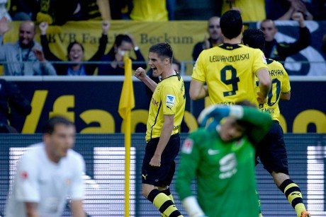 Dortmund nhoc nhan giu 3 diem tren san nha hinh anh