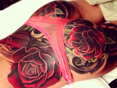 Cheryl Cole khoe tron bo hinh xam doc hinh anh