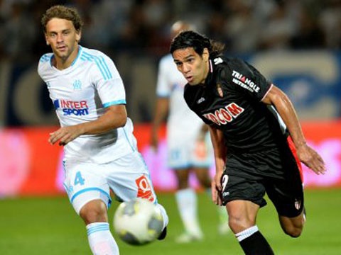 Falcao lap cong, Monaco len ngoi dau hinh anh