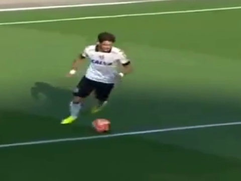 Cu dup ban thang trong 10 phut cua Pato hinh anh