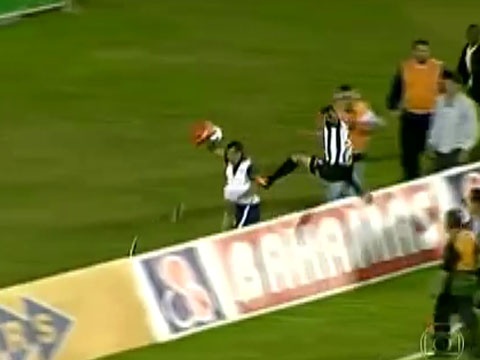 Pha 'pha dam' hai huoc nhat lich su bong da hinh anh