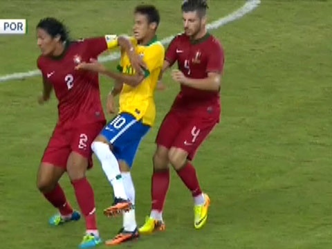 Neymar lien tuc 'an don' tu hau ve Bo Dao Nha hinh anh