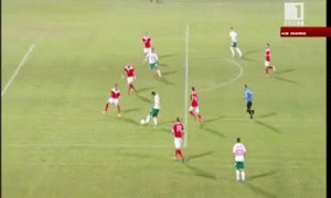 Cu dut diem ngau hung theo kieu rabona hinh anh