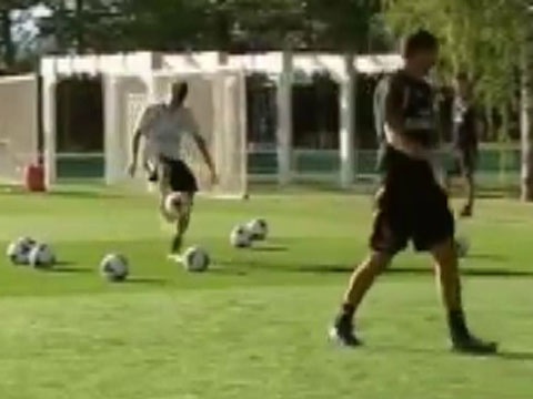 Pha bong ngau hung cua El Sharaawy hinh anh