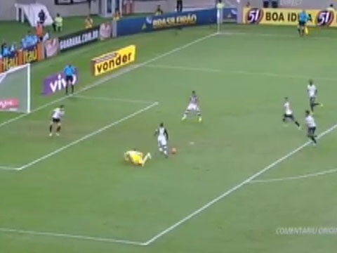 Pha bo lo kho tin cua Clarence Seedorf hinh anh