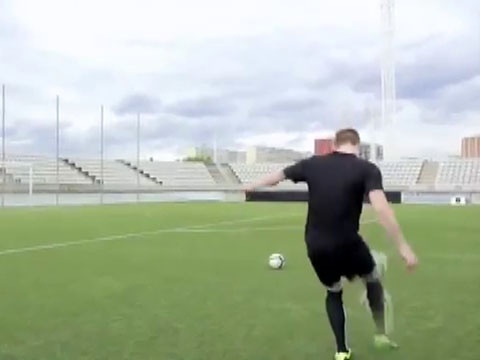 Pha sut bong nhu lam ao thuat cua Marco Reus hinh anh